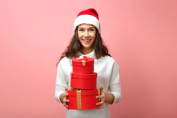 Mujer con regalos de Navidad —  Fotos de Stock