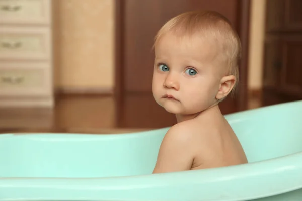 Baby boy washing in bathtub — Stock Photo, Image