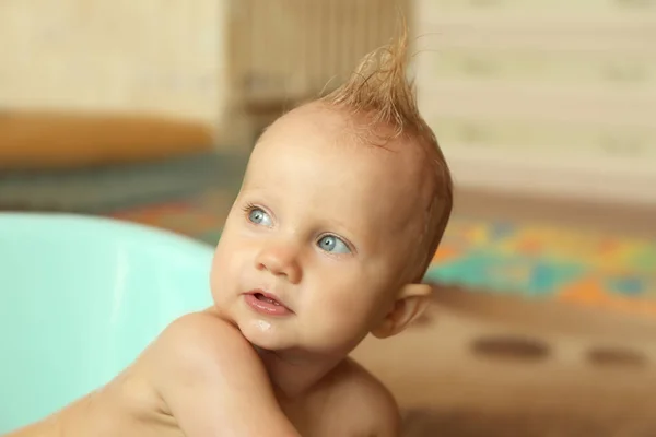 Baby boy washing in bathtub — Stock Photo, Image