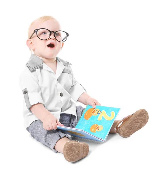 Baby jongen met boek — Stockfoto