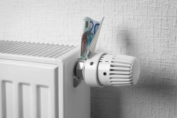 Money on heating battery — Stock Photo, Image