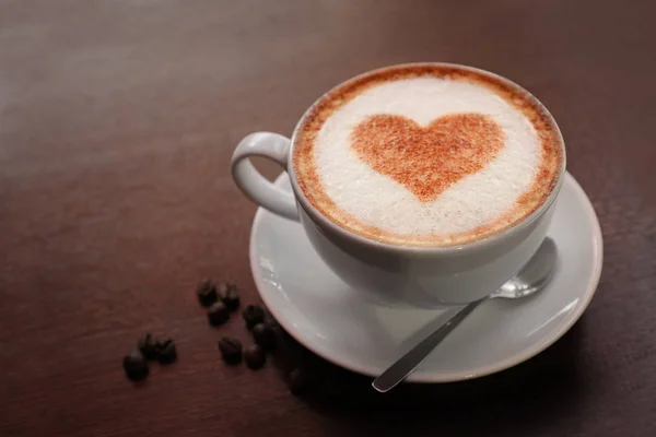 Tasse mit heißem, leckerem Kaffee — Stockfoto