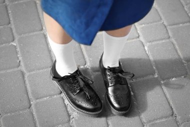 Liseli üniformalı metrelik