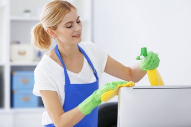 kadın silme bilgisayar ofis