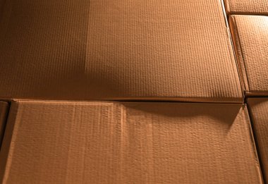 Yığılmış karton kutular