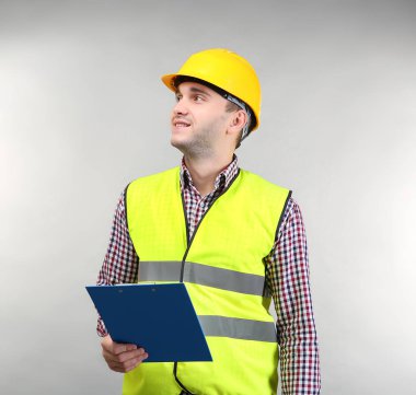 Yakışıklı depo işçisi