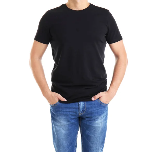Ung man i blank svart t-shirt — Stockfoto