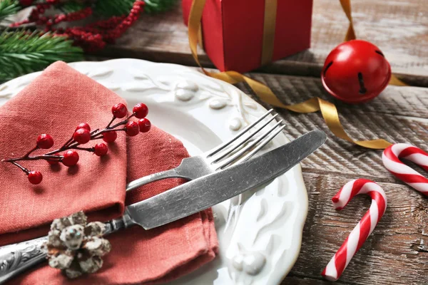 Schöne weihnachtliche Tischdekoration — Stockfoto