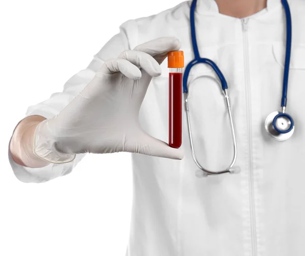 Dokter memegang darah merah — Stok Foto