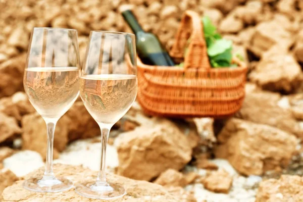 Glazen met witte wijn — Stockfoto