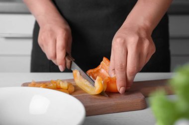 kadın salatası yapmak