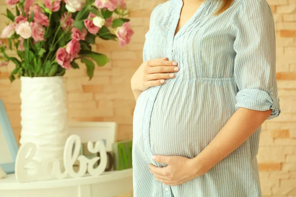 Zwangere vrouw permanent thuis — Stockfoto