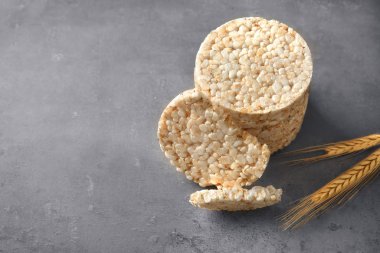 Yuvarlak pirinç gevrek ekmek