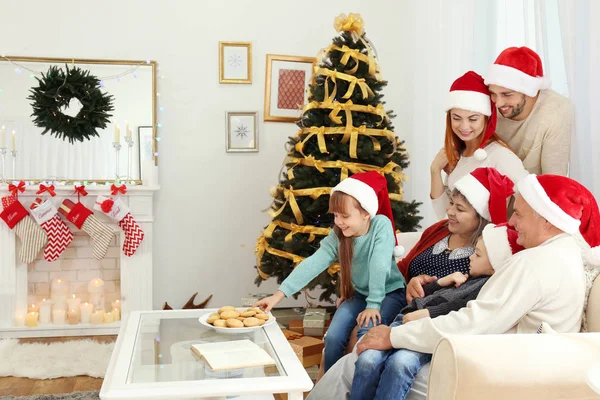 Family Living Room Decorated Christmas — Stock Photo, Image