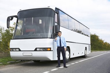 Önünde otobüs sürücüsü
