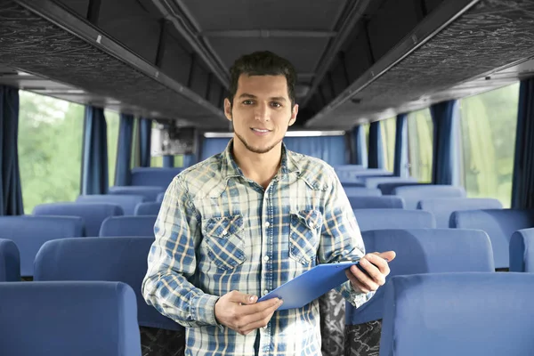 Dirigent Uvnitř Autobusu Schránky — Stock fotografie