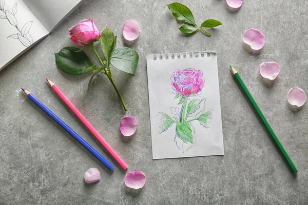 Rose et papier avec dessin — Photo