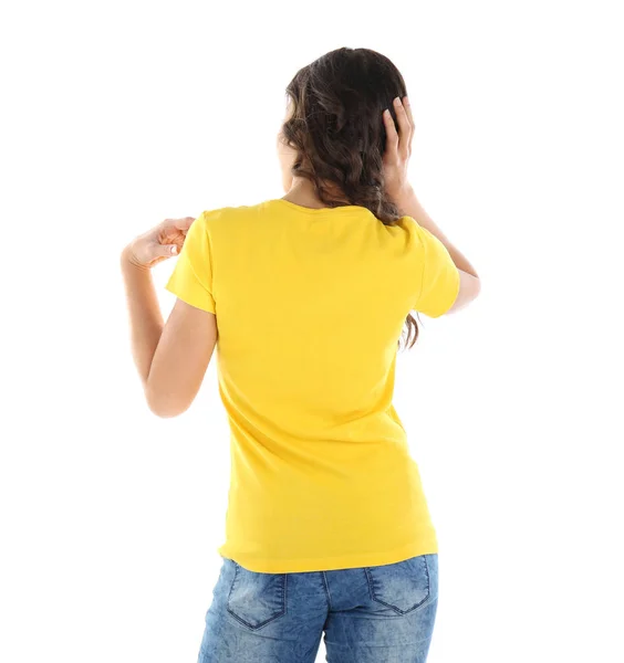 Mujer en blanco camiseta amarilla — Foto de Stock