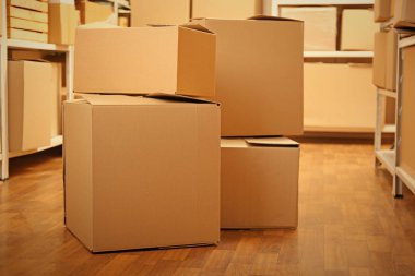 Karton kutularla Depo