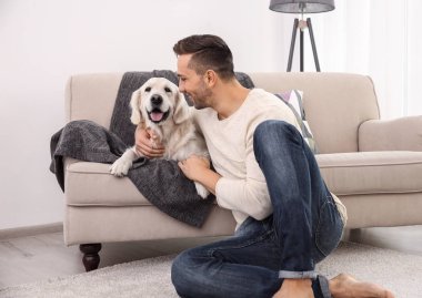 köpek ve genç bir adam