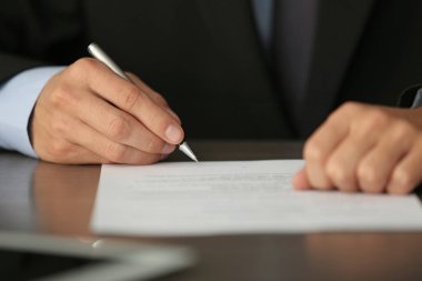 belgelerin imzalanması işadamı