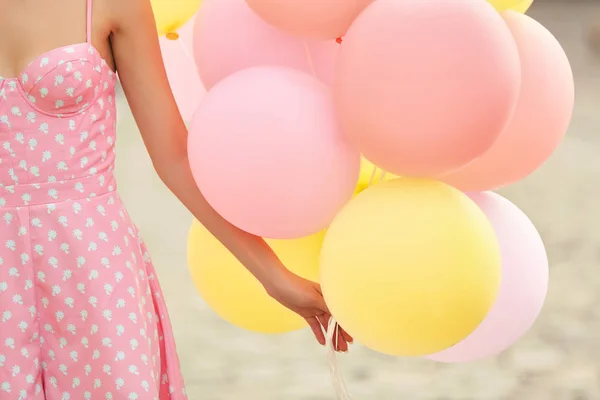 Woman hand holding air balloons — Stock Photo, Image