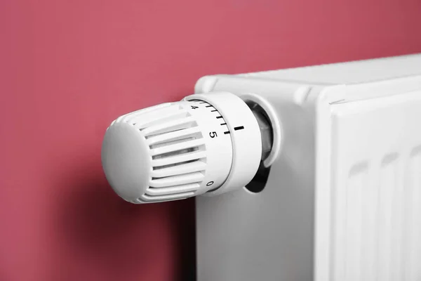 Heating radiator with temperature regulator — Stock Photo, Image