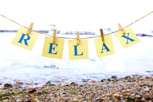 Kort med tryckta ordet Relax — Stockfoto