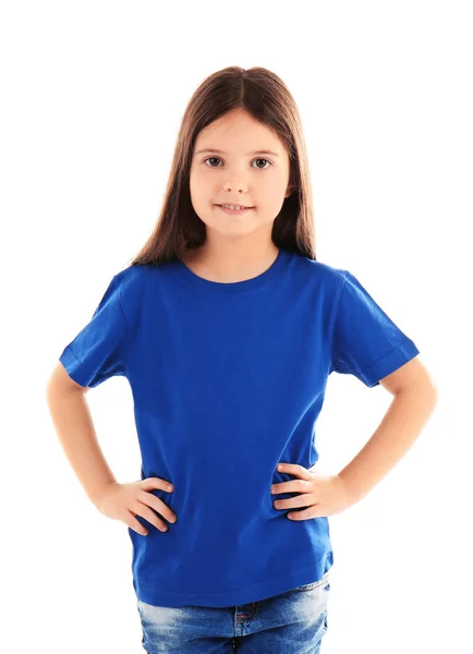 Liten flicka i tomma t-shirt — Stockfoto