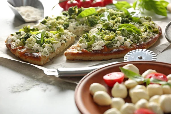 菜食主義のイタリアのピザ — ストック写真
