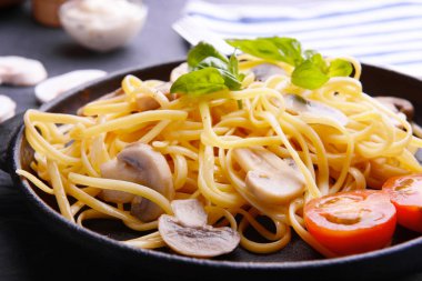 mantar soslu makarna 