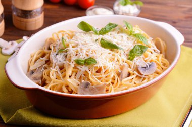 mantar soslu makarna 