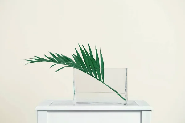 Branche verte en vase — Photo