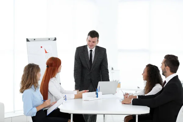 Geschäftsleute Modernen Büro — Stockfoto