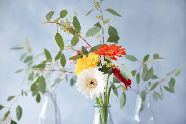 新鮮な花の花瓶 — ストック写真