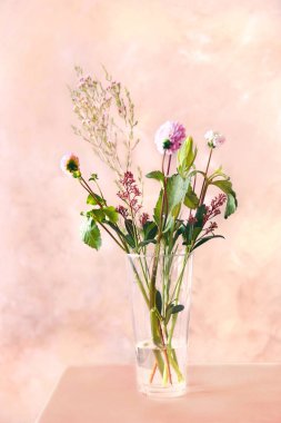 Güzel bir buket çiçek.