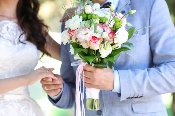 Beatiful bride and groom Royalty Free Stock Photos