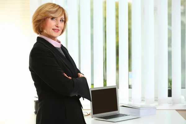 Senior exitosa mujer de negocios — Foto de Stock