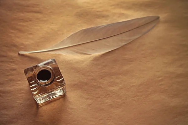 Feather pen and inkwell — Stock Photo, Image