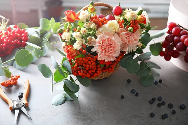 Bela composição de flores — Fotografia de Stock