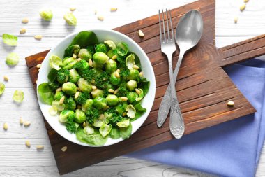 Brüksel lahanası salatası