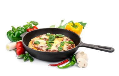 Taze pişmiş pizza.