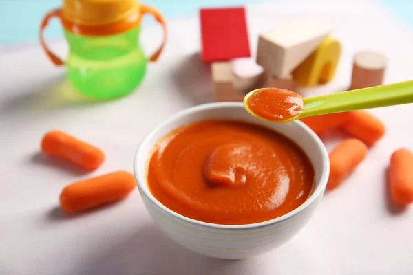 Bowl with healthy baby food — Stock Photo, Image
