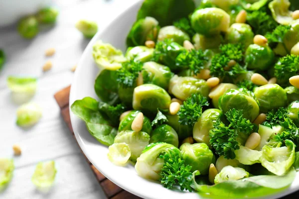 Ensalada de coles de Bruselas — Foto de Stock