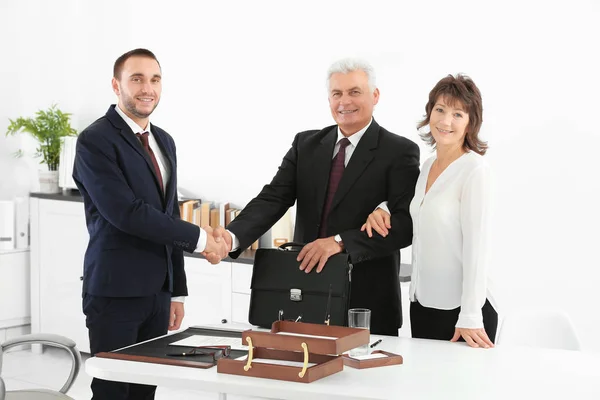 Senior couple at notary office — Stock Photo, Image