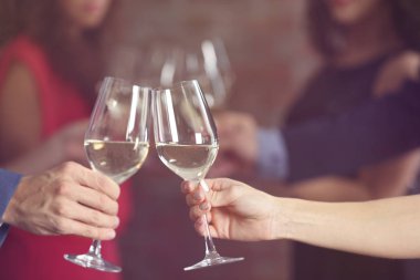 Kadın ve erkek eller kızartma