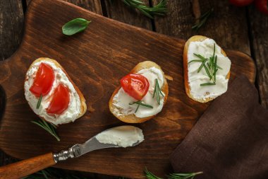 Domates ile lezzetli bruschettas