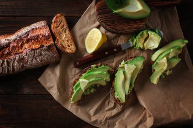 Avokado ile lezzetli bruschettas