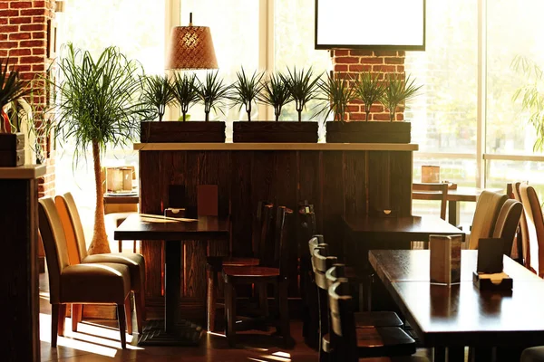 Интерьер современного кафе — стоковое фото