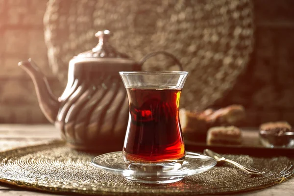 Té turco en vasos tradicionales — Foto de Stock